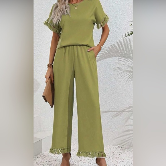 Cute, classy & a little sassy Lune Top and Pants - Picture 5 of 6